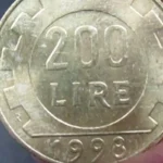 Immagine di una moneta da 500 lire bimetallica, simbolo di valore collezionistico.