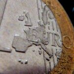 Monete da 1 euro con errori di conio, esemplari rari da collezione in vista dell'asta di maggio.