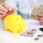 Immagine che illustra i rischi e le penalità del risparmio vincolato prima dei 12 mesi nel 2026.